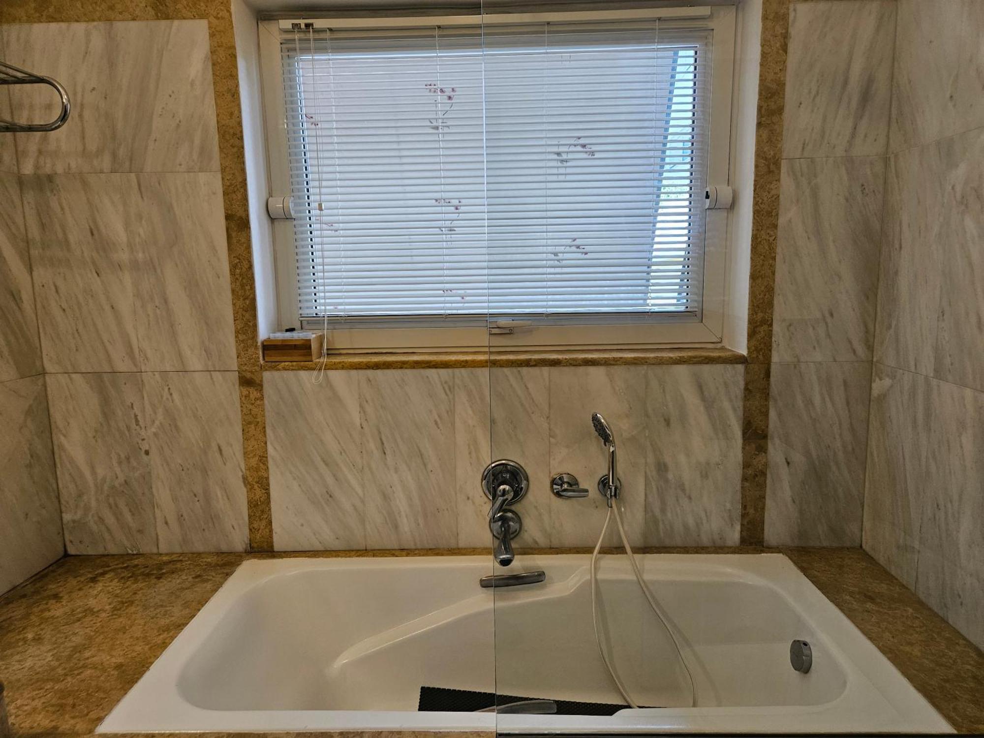 3 Bedder Condo In Ilisia, Megaro Mousikis Атина Екстериор снимка