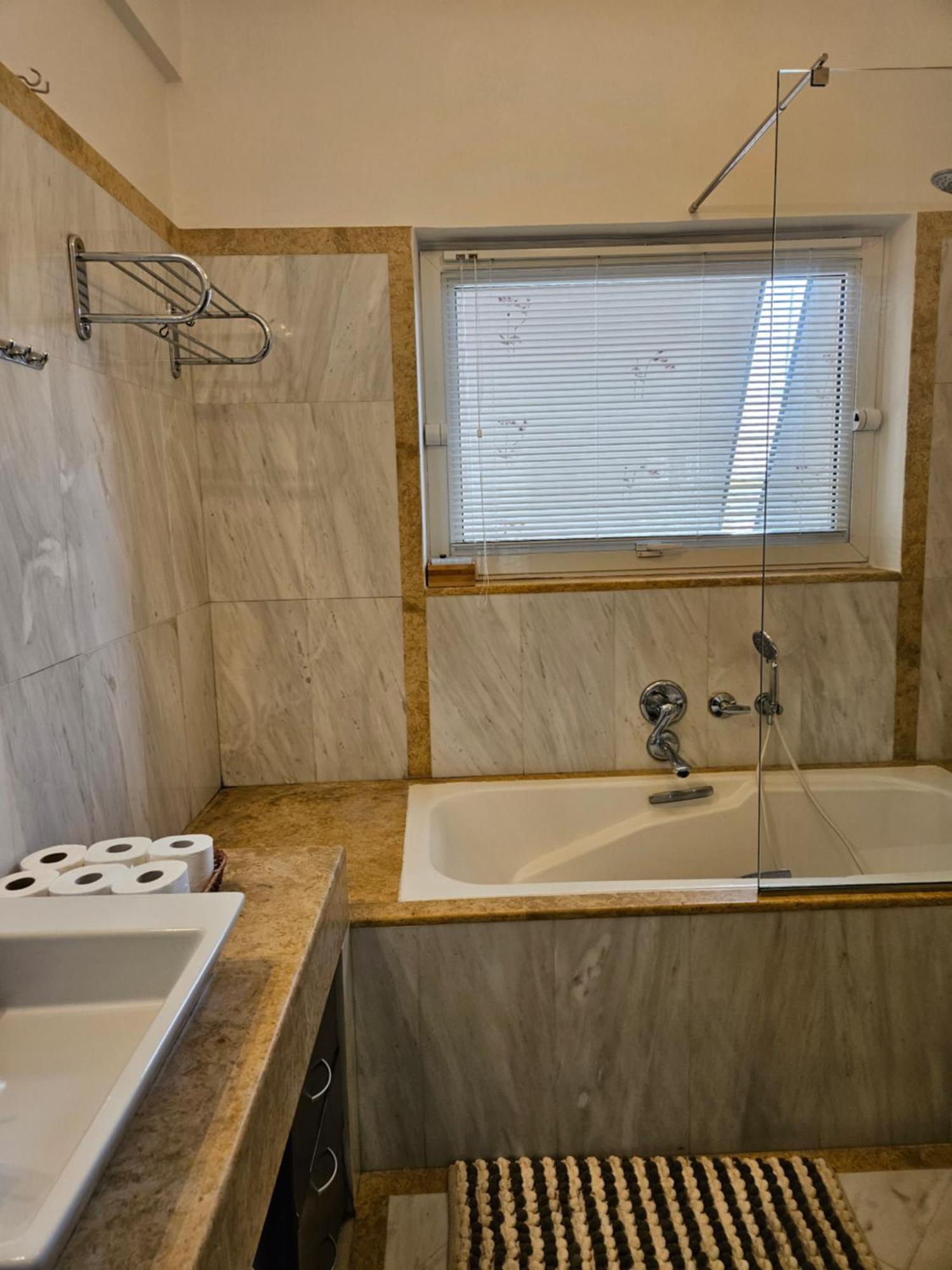 3 Bedder Condo In Ilisia, Megaro Mousikis Атина Екстериор снимка